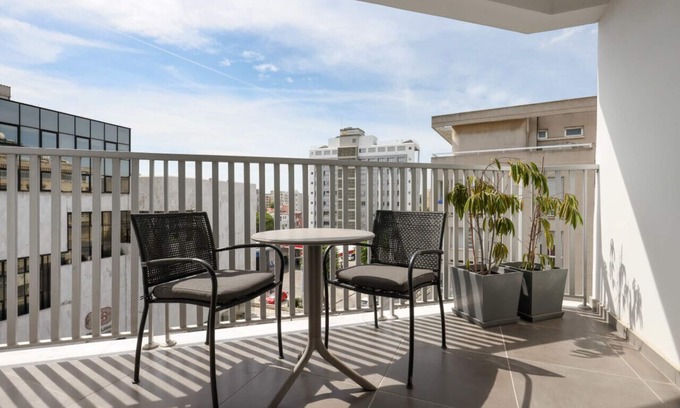City Centre Apartamento | Phaedrus Living: Mini Art House Rivera