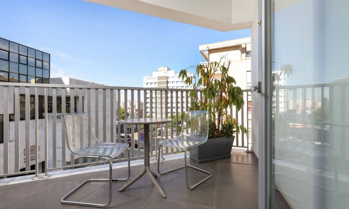 City Centre Apartamento | Phaedrus Living: Mini Art House Warhol