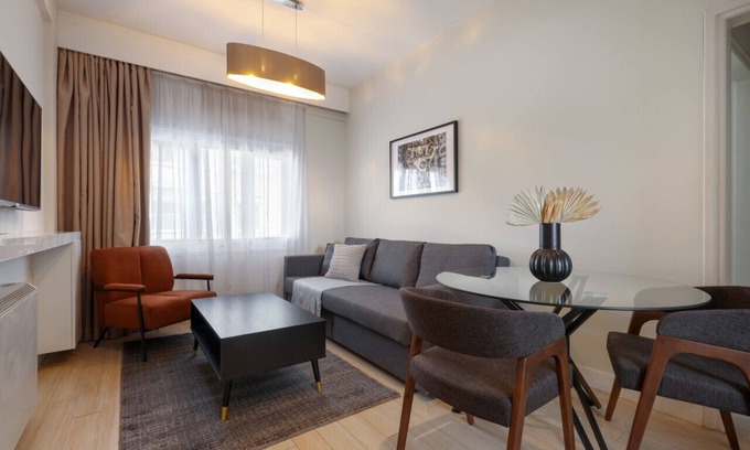 City Centre Apartamento | Phaedrus Living: Mini Art House Michelangelo
