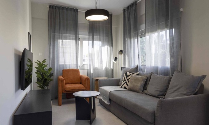 City Centre Apartamento | Phaedrus Living: Mini Art House Da Vinci