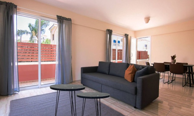 Universal Apartamento | Phaedrus Living: Universal City Flat Alina