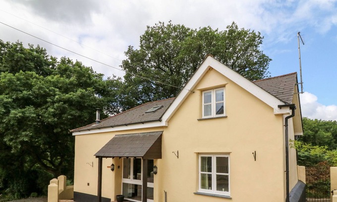 Broadwoodkelly Cabaña | PHEASANT ROOST, pet friendly, character holiday cottage in Winkleigh