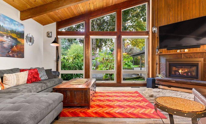 Beaverton Casa | Great Deals on Summer Stays!