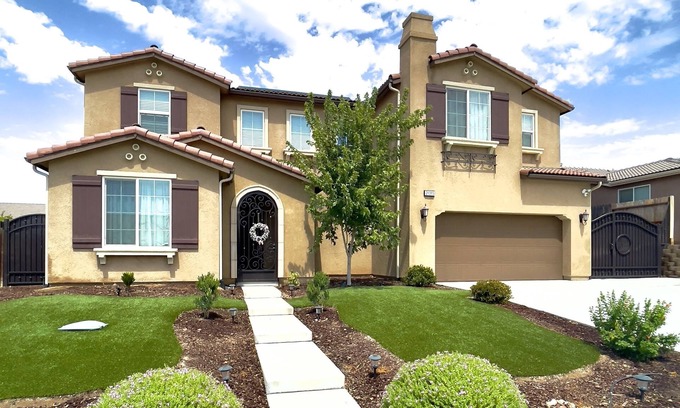 Friant Casa | Philía Lake House - Casino, Golf Course & Trails