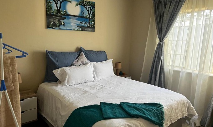Krugersdorp Cama Y Desayuno | Phindulo Bed and Breakfast - No Loadshedding, Smart TVs & unlimited free fibre wifi
