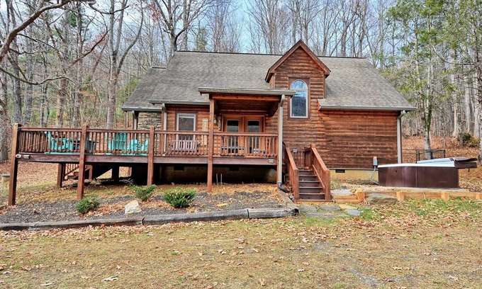 Ashe County Cabina | Phoenix Cabin-Open for Bookings! Hot Tub, Pets Considered, Fire Pit, AC, WIFI