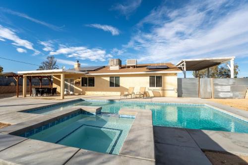 Joshua Tree Casa | Phoenix Desert Paradise - Pool & Jacuzzi - Grill!
