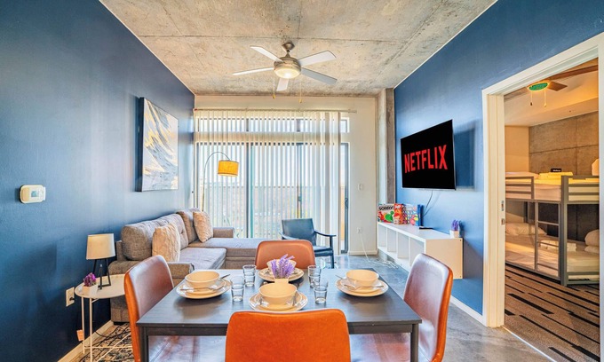Evans Churchill Apartamento | Roosevelt District with Gym+Pool+Parking+W/D!
