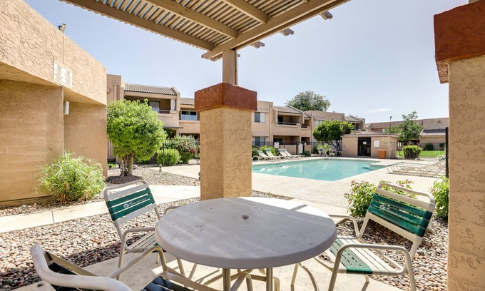 Lake Biltmore Village Condominio | Phoenix Home: Pool, Hot Tub & Near Spring Training