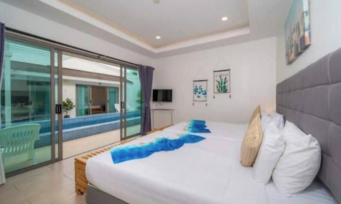 Koh Kaew Villa | Phuket Island Yona Sea Bar Royal Pier Beach 4 Bedroom Villa