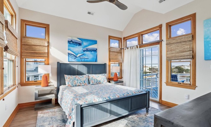 Pine Island Casa | PI-4 "Don't Blink" Saturday-Saturday Private pool! Hot tub! Minutes to the beach!