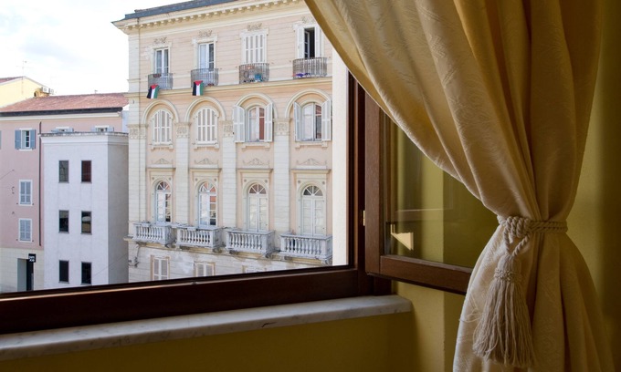 Santa Caterina Casa | Piazza Azuni 18 Guesthouse