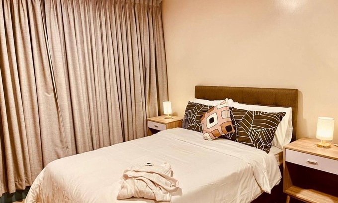 Guadalupe Nuevo Condominio | Picasso inspired 1 bedroom unit at Uptown BGC convenience right to your doorstep