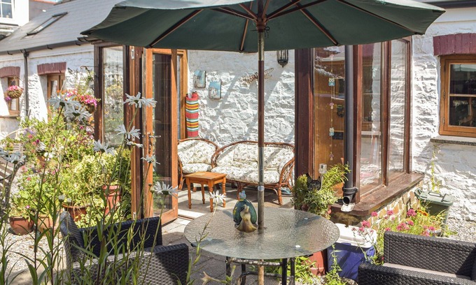 Haverfordwest Cabaña | Picked for its charm and character and close to a plethora of walks.