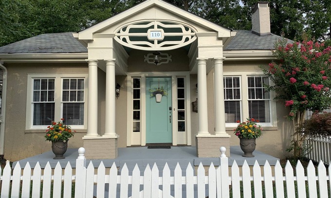 Murfreesboro Cabaña | Picket Fence Cottage~ walk to MTSU and the downtown square!
