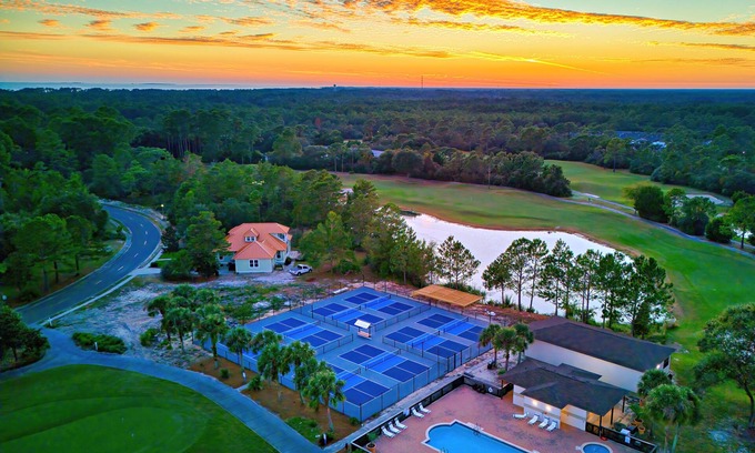 Carrabelle Condominio | Pickleball and Pool Paradise 2b/2b