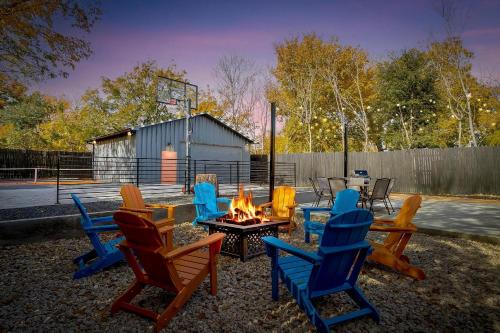 Central Arlington Casa | Pickleball Court - Walk to AT&T Stadium, Globe Life, Six Flags, Texas Live! & more