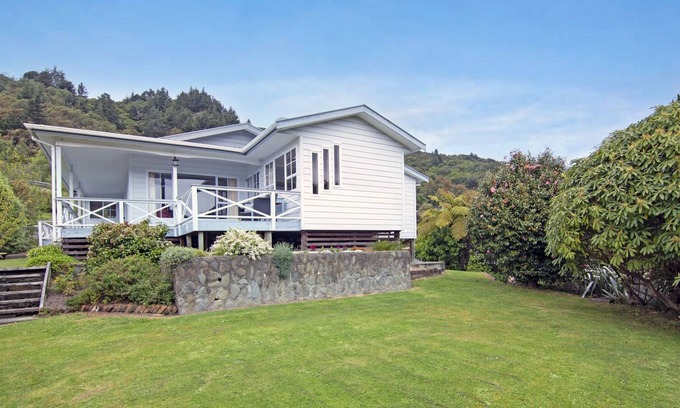Picton Casa | PICTON DAYDREAMER - PICTON HOLIDAY HOME, family friendly in Picton