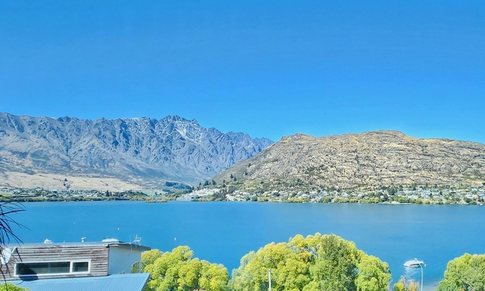 Frankton Casa | Picture Perfect - Queenstown Holiday Home