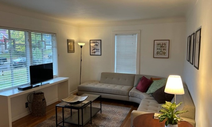 Highland Casa | Picturesque 3BR Home 5 miles from St Paul Airport!