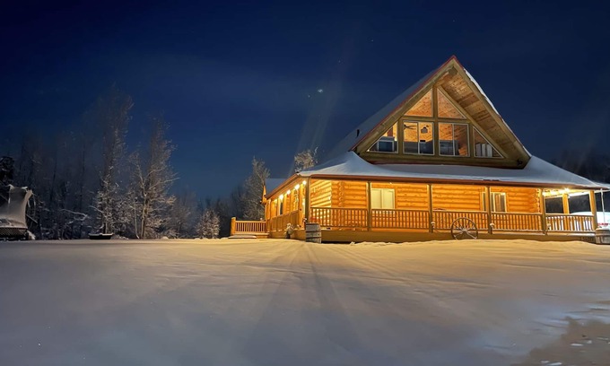 Parkland County Cabina | Picturesque Log House Getaway