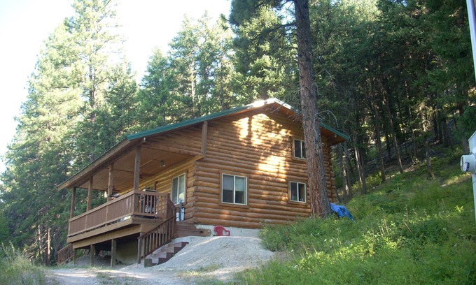 Huson Cabina | Pintoresco Cabin Montana Iniciar vistas al Nine Mile Creek