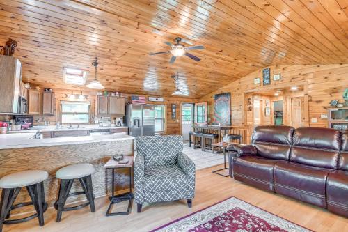 Phoenix Casa | Picturesque Phoenix Vacation Home on Oswego River!