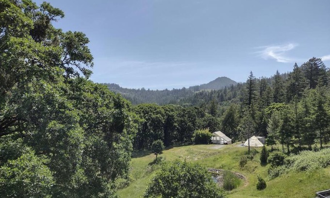 Redway Otro | Picturesque Pond Retreat