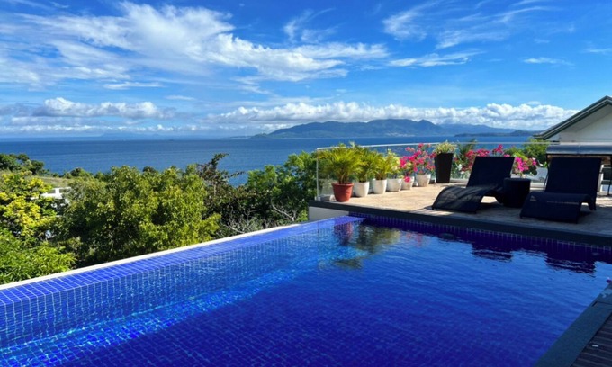 Puerto Galera Villa | Picturesque private villa with infinity pool