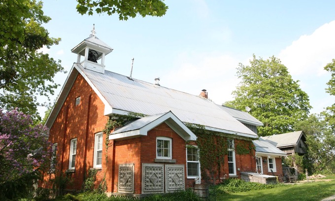 Meaford Cabaña | Pintoresco School House Retreat