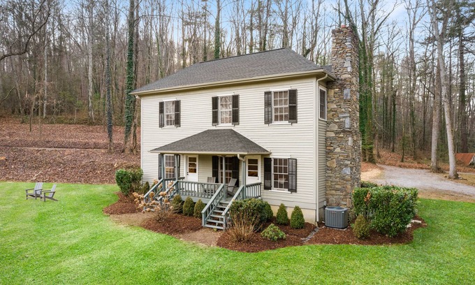 Hendersonville Casa | Piedmont Kitchen House | Charming Cottage on 65 Acres Near Hendersonville