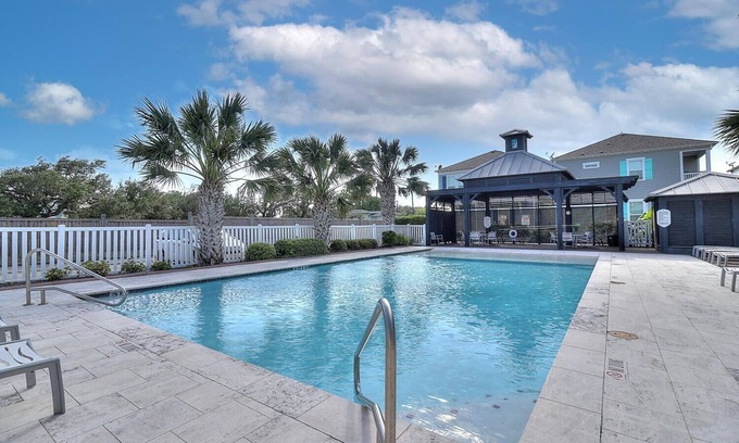 Sailhouse Casa | Pier access! Beautiful pool! 3 bedroom, 2.5 bathroom home in Rockport!
