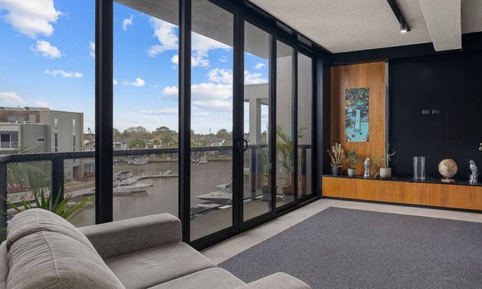 Patterson Lakes Casa | Pier One Luxe Riverside Living