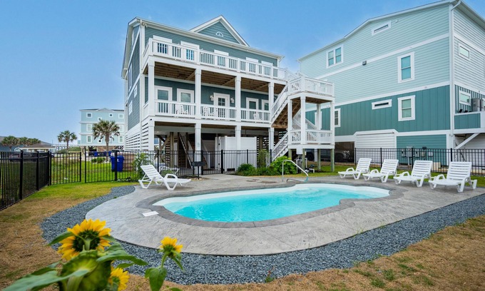 Yaupon Beach Casa | Pier Walker: Spacious, Beautiful Home with Amazing Ocean Views Steps from OKI Pi