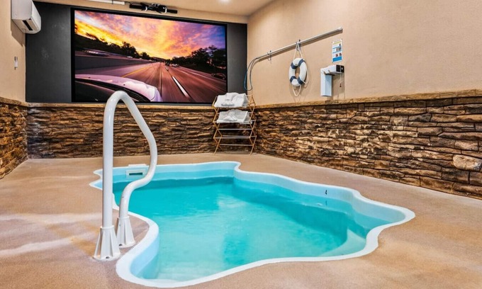 Pigeon Forge Cabina | Cinematic Splash: Cabina Smoky Mtn POOL con SALA DE TEATRO!