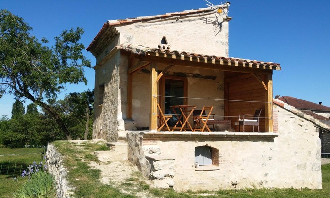 Cahuzac-sur-Vere Apartamento | Pigeonnier defonclamouse gite for 2 people
