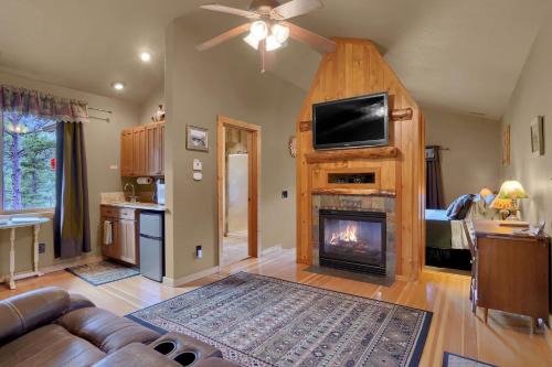 Cascade Casa | Pikes Peak Guest Cabin at Rocky Mountain Lodge