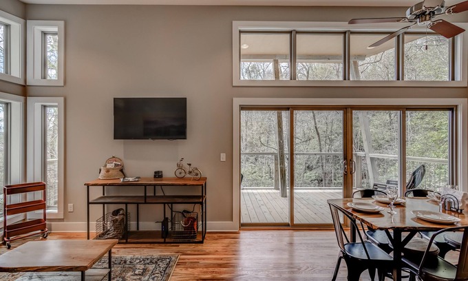 Pisgah Forest Cabina | PILOT COVE 2 BR Cabin - ¡Lujo moderno con naturaleza!