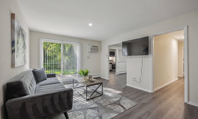 Newark Apartamento | Pine Brook Apartments: Luxurious living in a stunning wooded setting