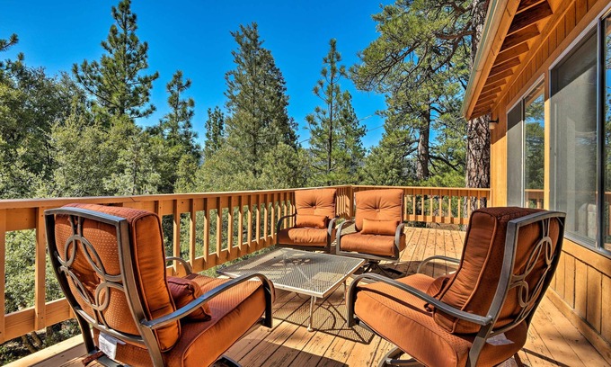Pine Mountain Club Cabaña | ¡NUEVO! Pine Mountain Club Cottage con cubierta envolvente.