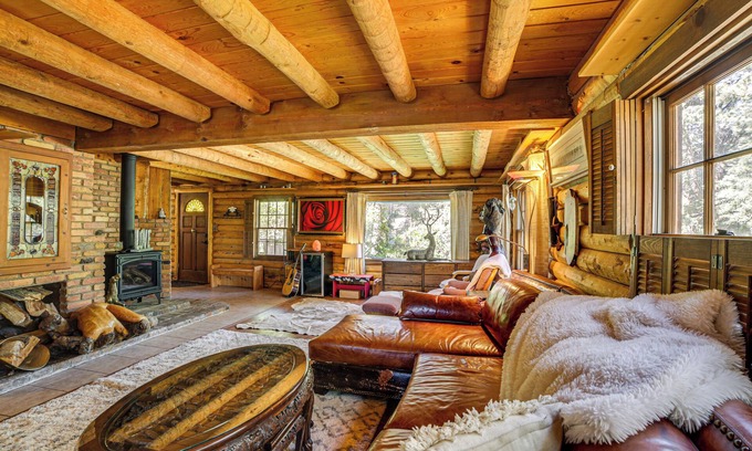 Frazier Park Cabina | Pine Mountain Club Log Cabin w/ Resort Amenities!