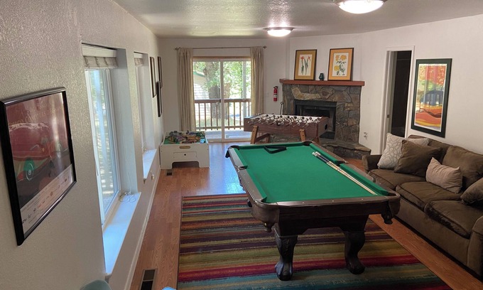 Groveland Casa | Pine Mountain Lake Retreat. Nuestra casa lo tiene todo. Familia y mascotas