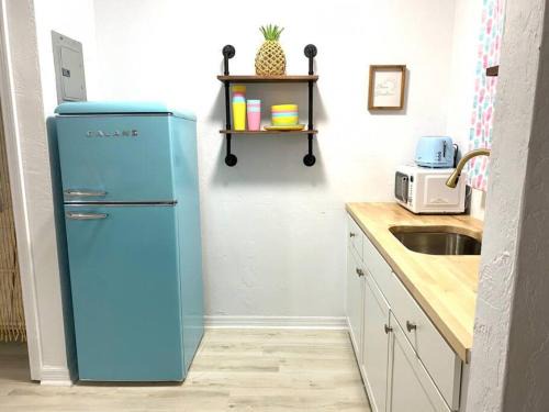 Bridgeport Heights Apartamento | Pineapple Shores Retro Inn 4