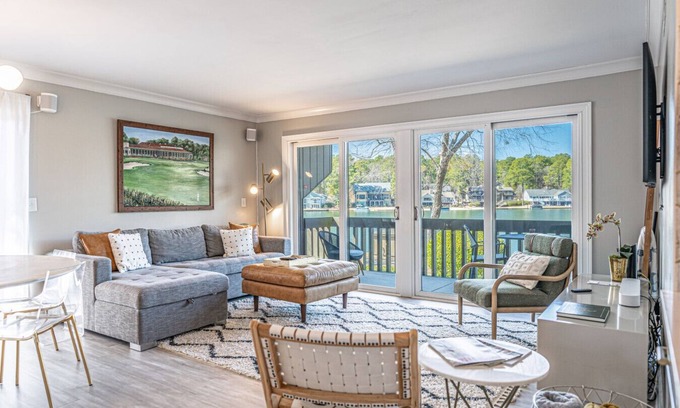 Pinehurst Condominio | Pinehurst Lakefront Condo: Ground Floor Condo