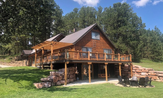 Custer Cabina | Pinetree Cabin - 4 king beds, stunning views