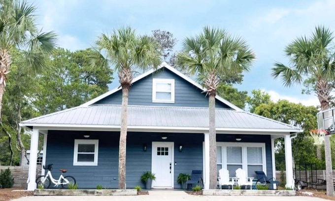 West Panama City Beach Casa | "Pinewood" | Inlet Beach | Dog Friendly | Close to Shops & Restaurants along 30A
