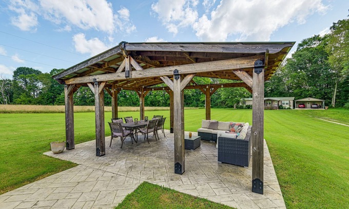 Nunnelly Casa | Piney River Escape Hot Tub and Outdoor Kitchen
