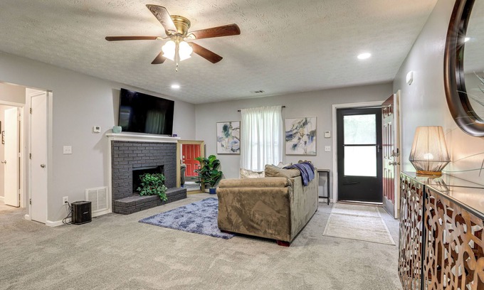 Lithonia Casa | Ping-Pong & Pool Table: Peaceful Stonecrest Escape