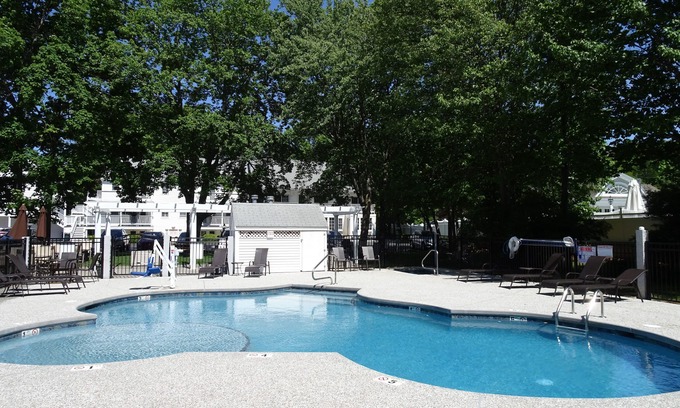 Ogunquit Cabaña | Pink Blossom Family Resort
