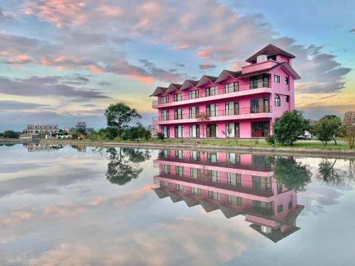 Dongshan Casa | Pink Castle House